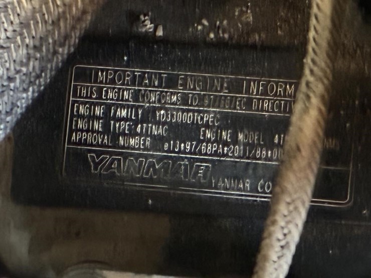 2011-mustang-2700v-image-30