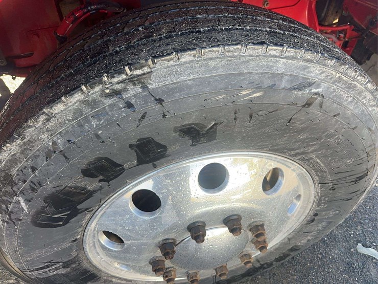 2022-kenworth-t800-image-12