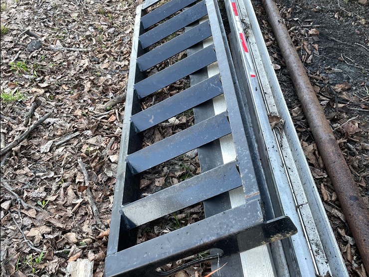 #10388-•-(1)-heavy-duty-steel-trailer-ramp-image-2