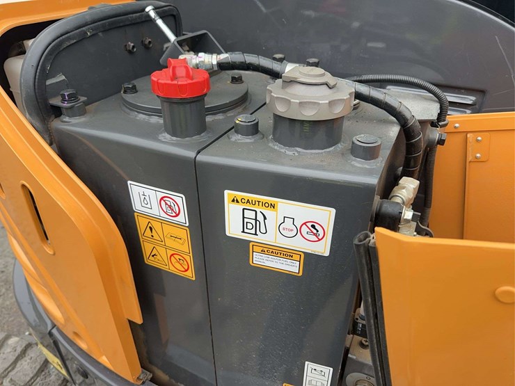 2024-case-cx37c-image-25