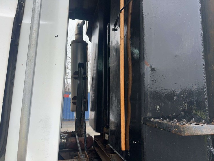 1998-mack-ch613-image-19