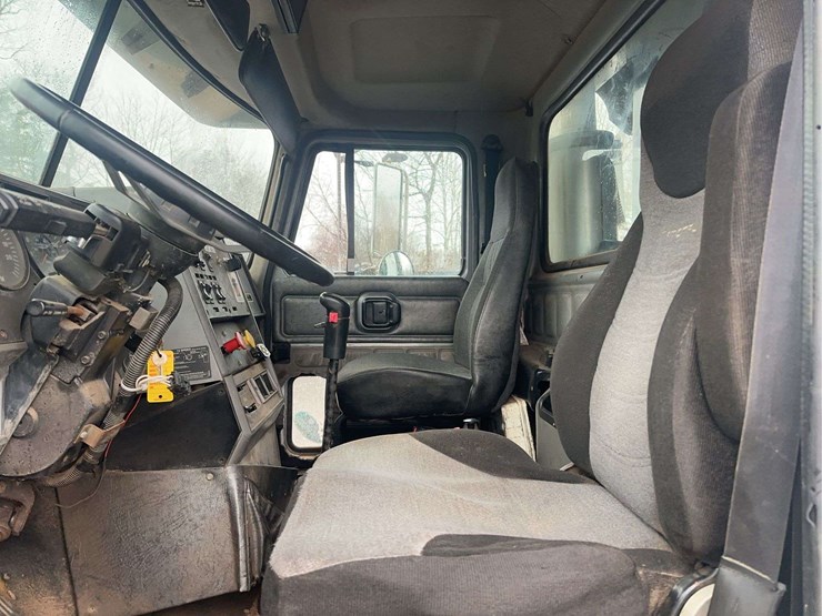 1998-mack-ch613-image-21