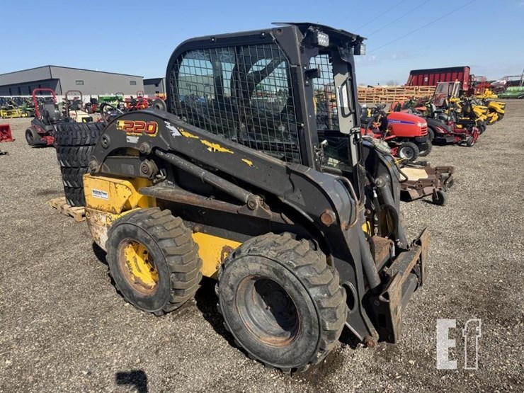 2018-new-holland-l220-image-4