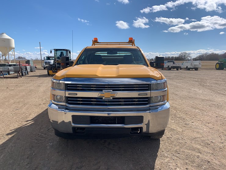 2016-chevrolet-2500-image-15