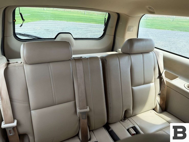 2007-chevrolet-suburban-1500-image-19