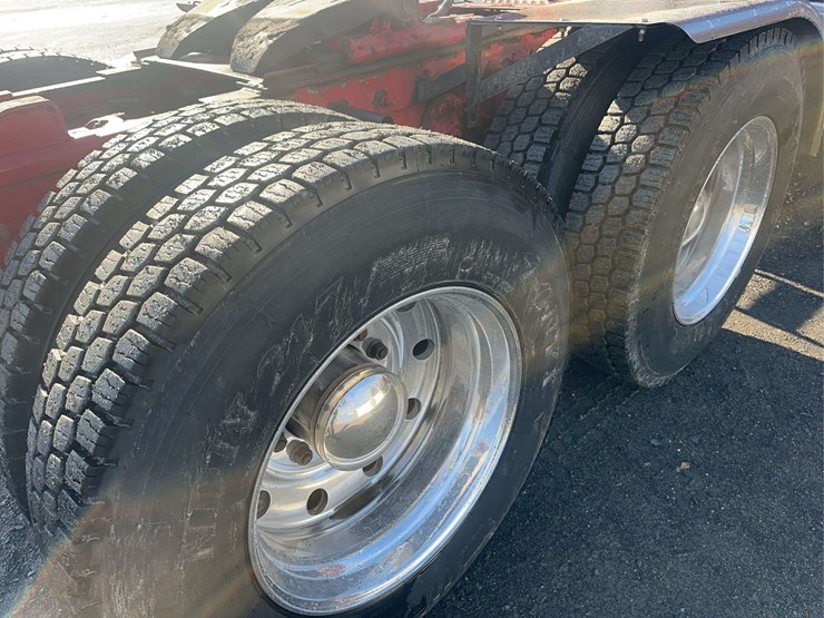 2022-kenworth-t800-image-11