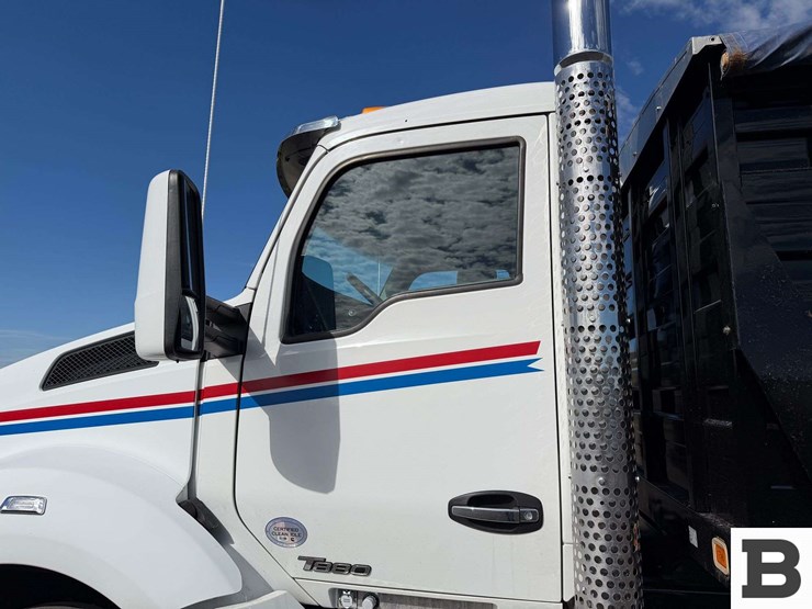 2017-kenworth-t880-image-13