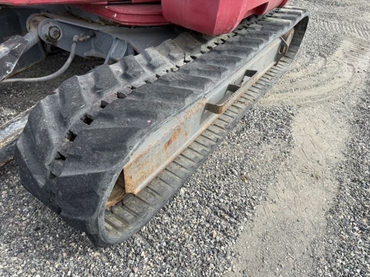 2016-takeuchi-tb280fr-image-25