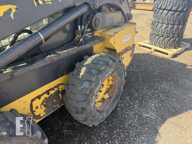 2018-new-holland-l220-image-11