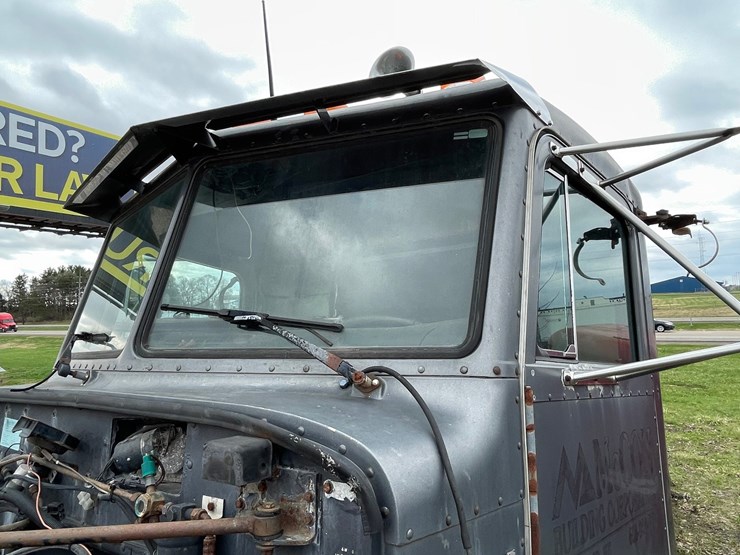 1992-peterbilt-377-image-7