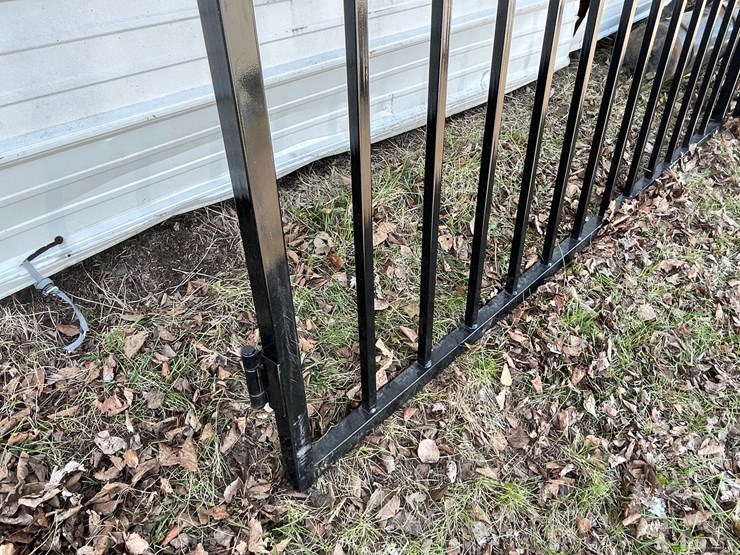 #10387-•-set-of-7'-bi-parting-metal-gates-image-4