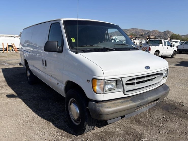 2002-ford-e350-image-2