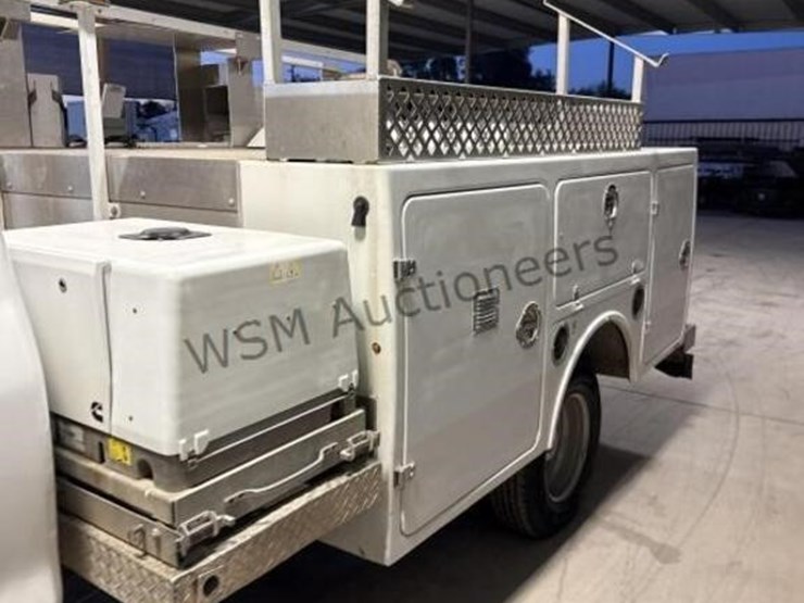 2015-chevrolet-silverado-3500hd-image-6