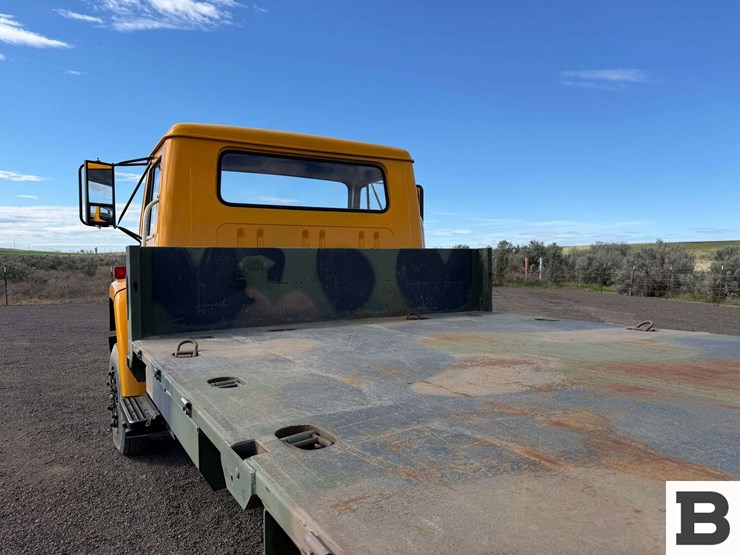 1985-international-1854-flatbed-truck-image-19