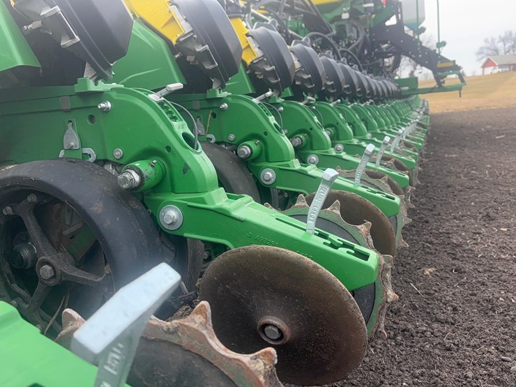 2024-john-deere-db66-image-28