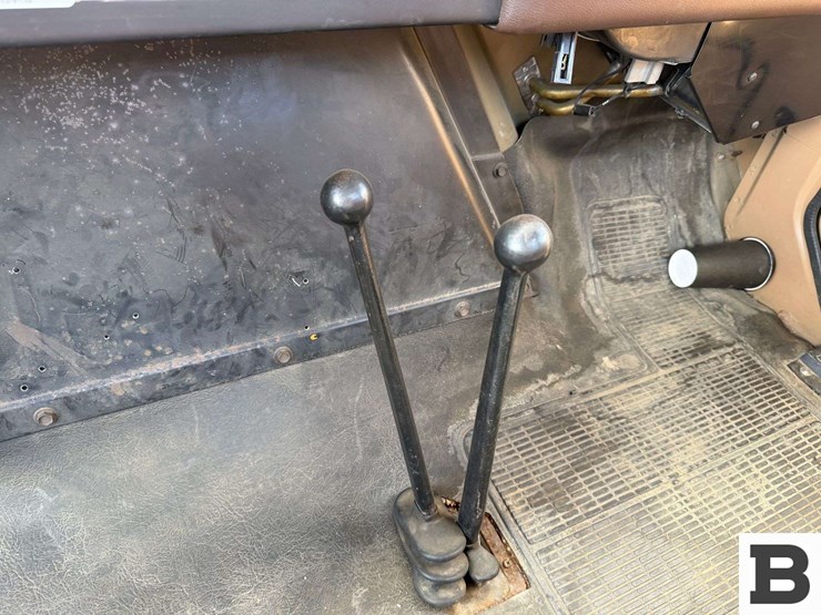 1985-international-1854-flatbed-truck-image-51