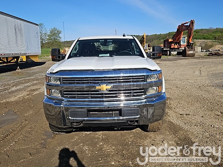 2016-chevrolet-silverado-3500hd-image-11