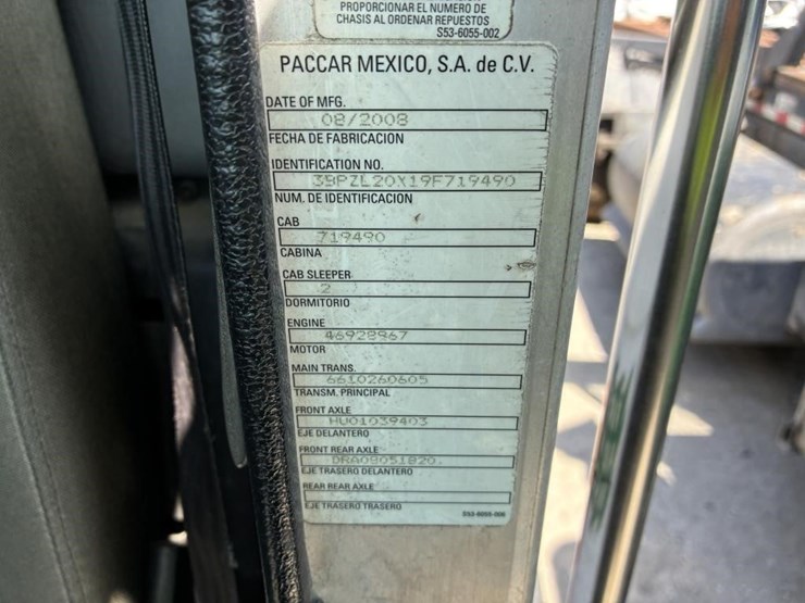 2009-peterbilt-320-image-19