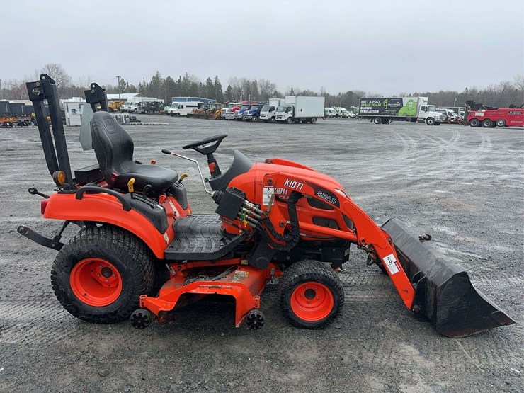 2019-kioti-cs2210-image-4