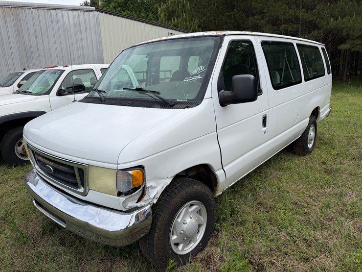 2003-ford-e350-image-1