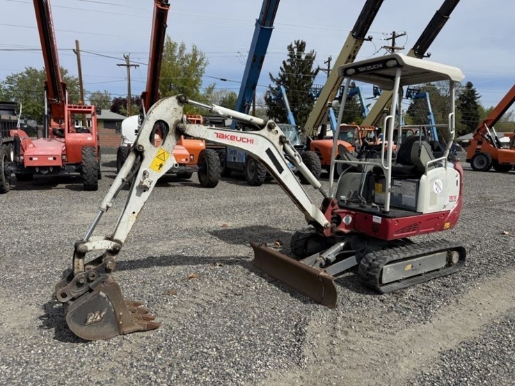 2017-takeuchi-tb216-image-1