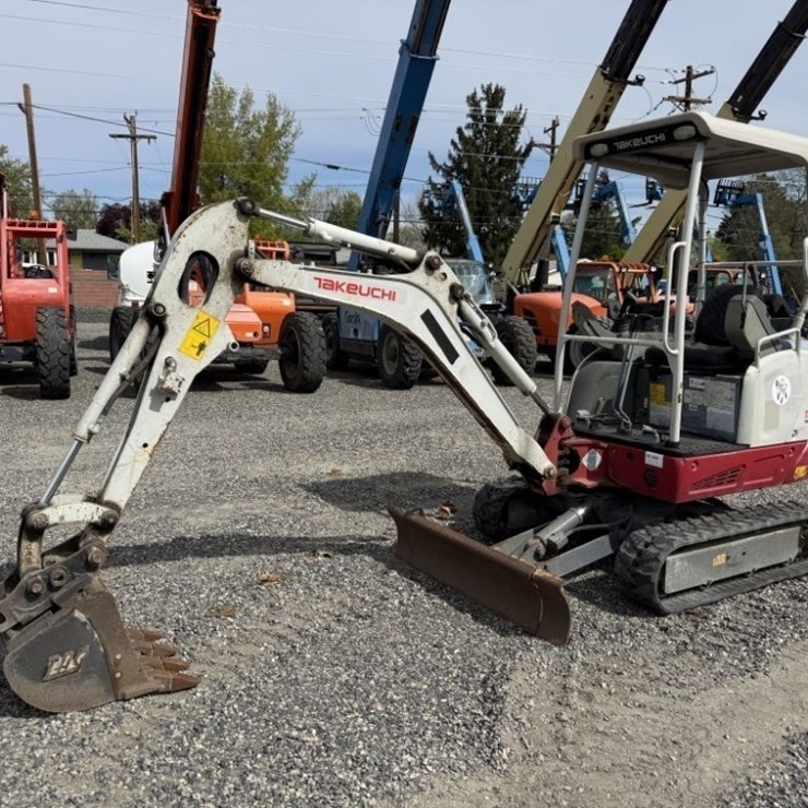 2017 TAKEUCHI TB216