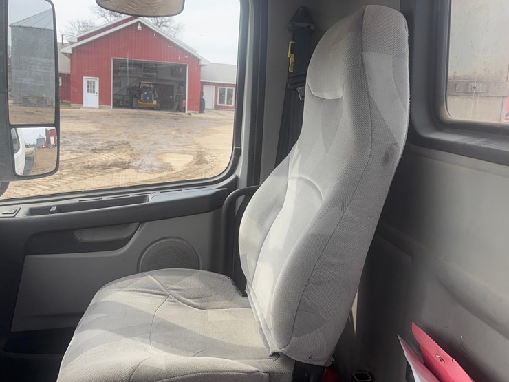 2006-volvo-vnlsemi-image-17