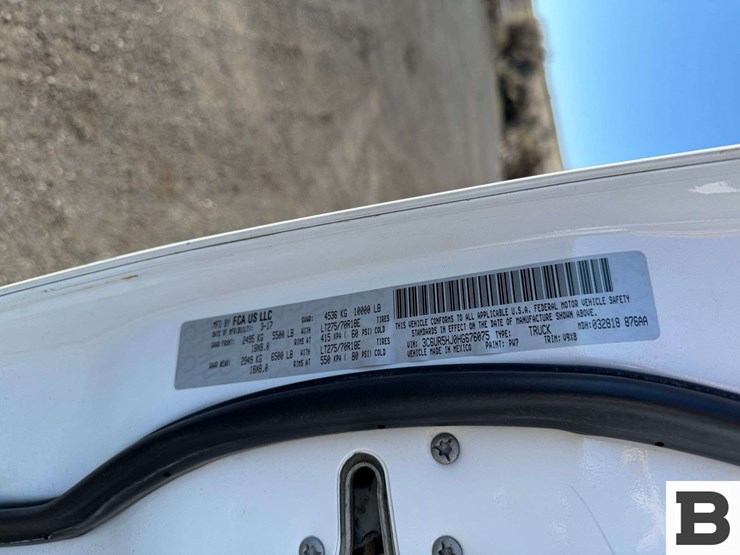 2017-dodge-2500-image-33