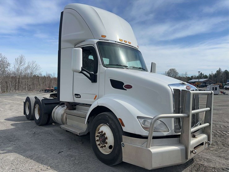 2018-peterbilt-579-image-3