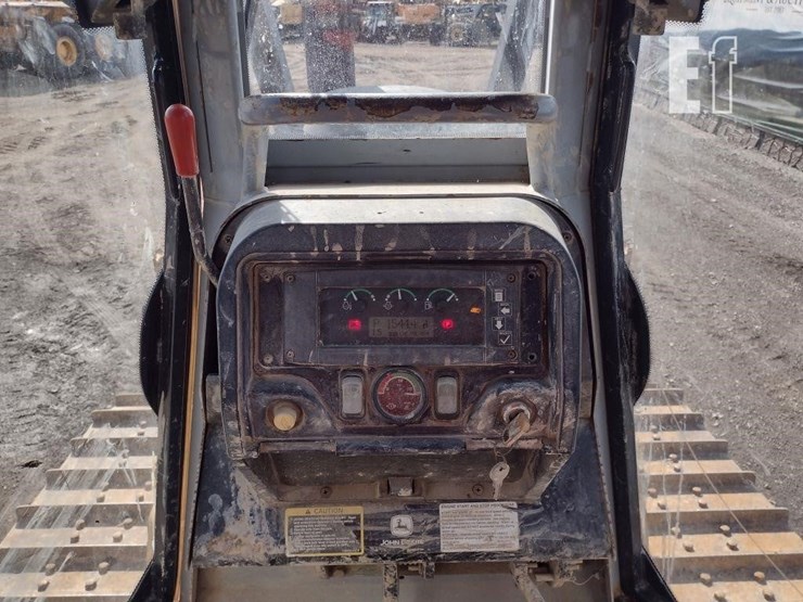 2005-deere-700h-xlt-image-7