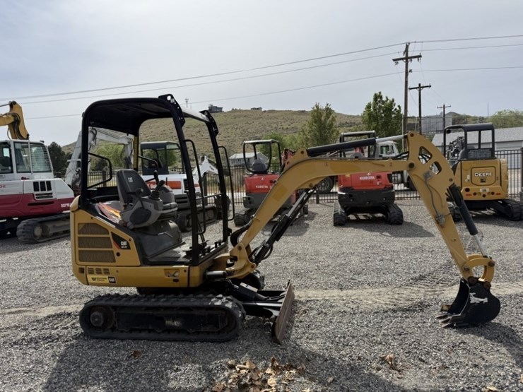 2017-caterpillar-301.7d-image-3