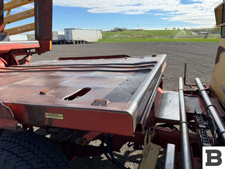 new-holland-1085-image-23