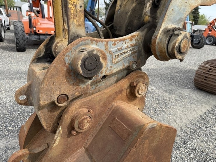 2016-kobelco-sk140sr-image-16