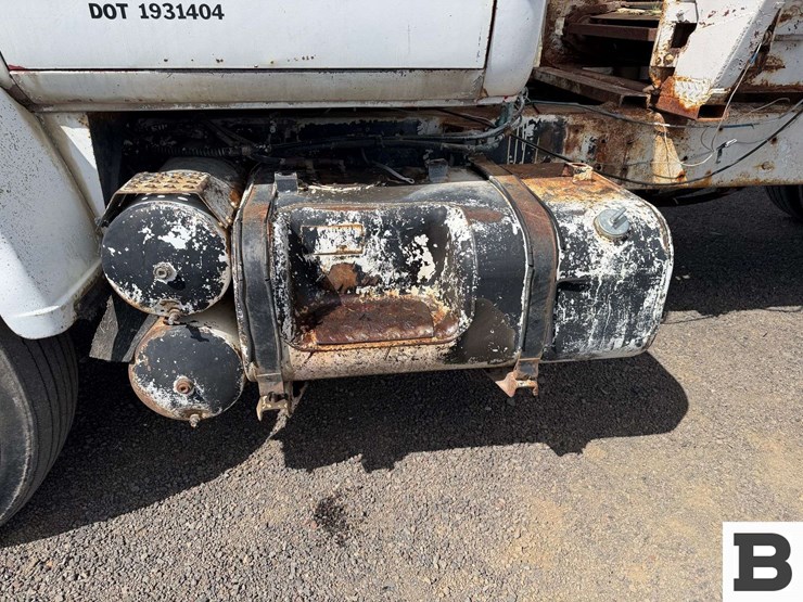 1977-international-fertilizer-truck-image-11