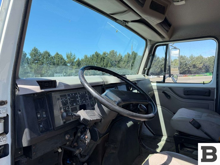 1997-international-4900-image-43