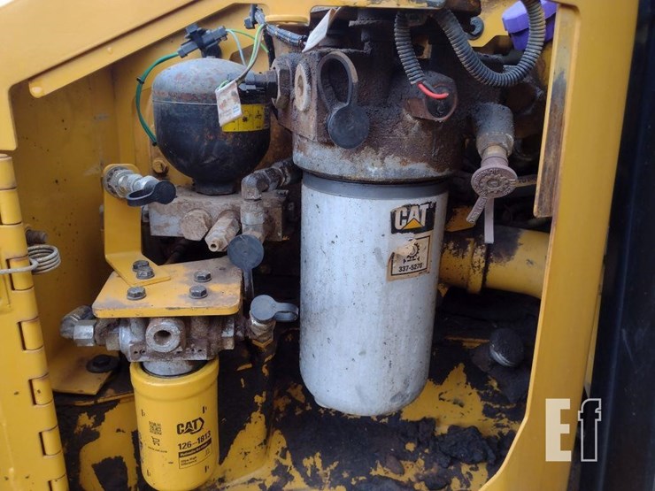 2015-caterpillar-d6t-xl-image-32