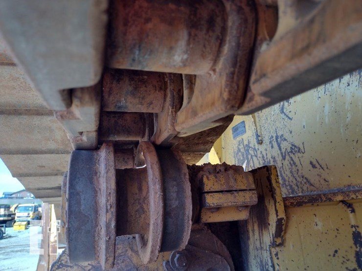 2004-deere-700h-image-14