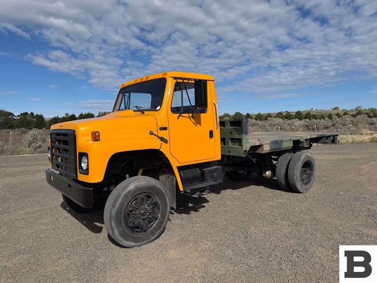 1985-international-1854-flatbed-truck-image-1
