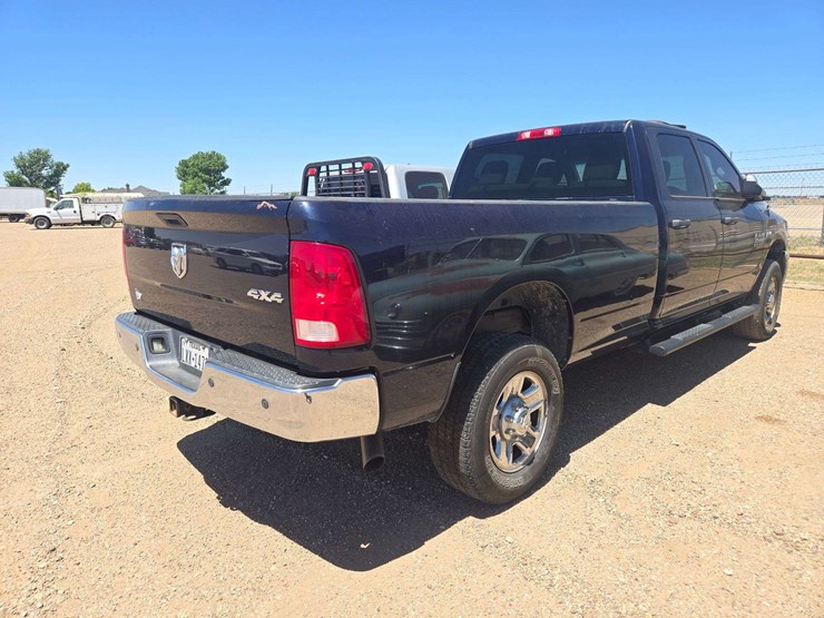 2016-ram-2500-tradesman-crew-cab-/-lwb-4d-image-3