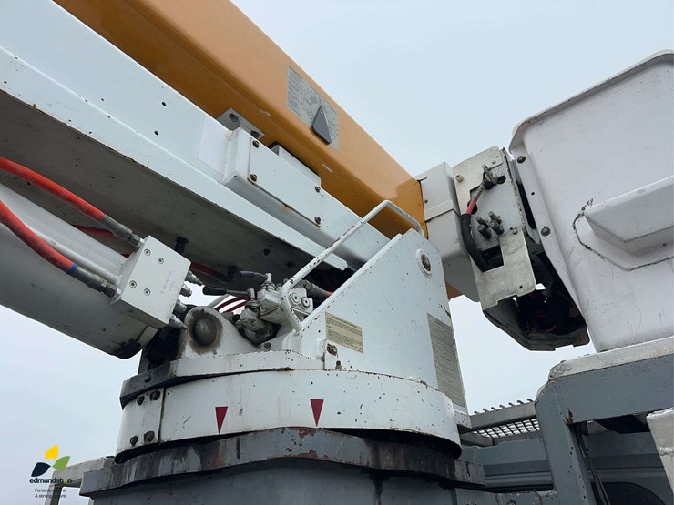 2006-international-7400-image-17