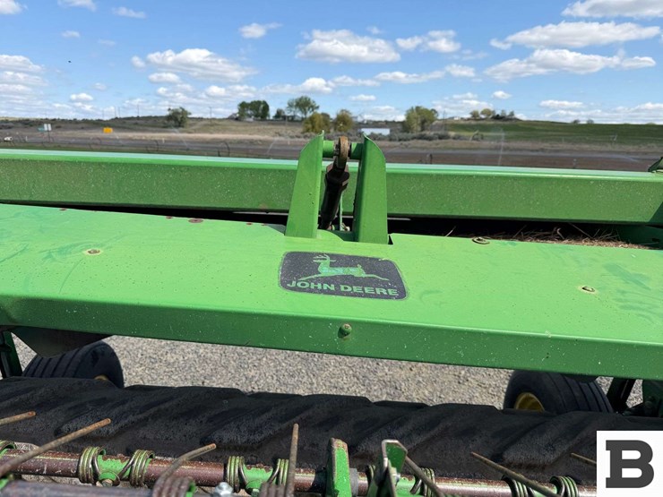 john-deere-820-image-42