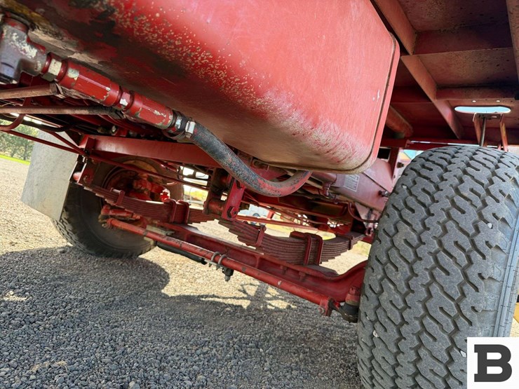 new-holland-1085-image-57