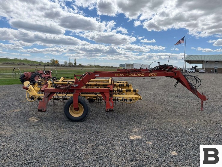 new-holland-216-image-6