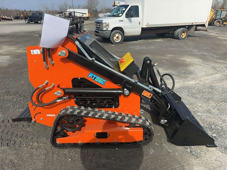 2026-future-ft36c-mini-skid-steer-image-4