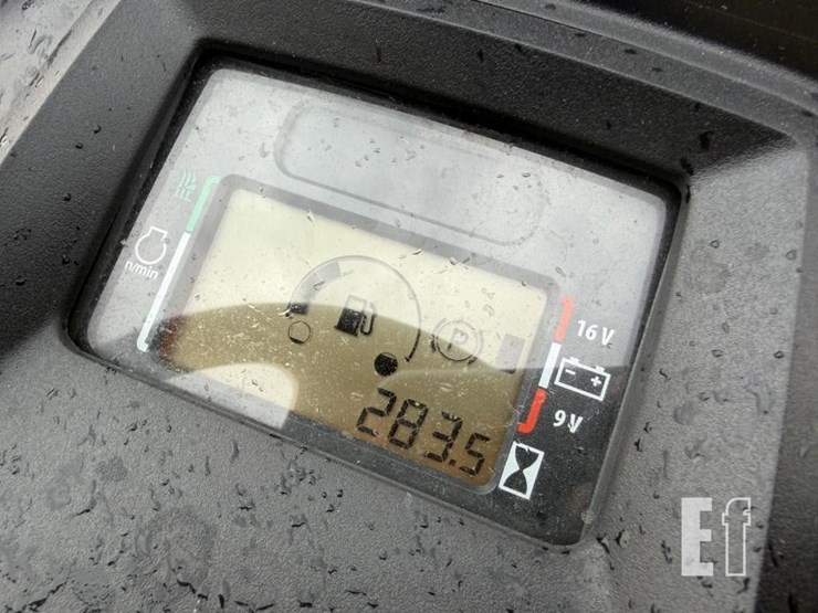 2021-john-deere-x590-image-19