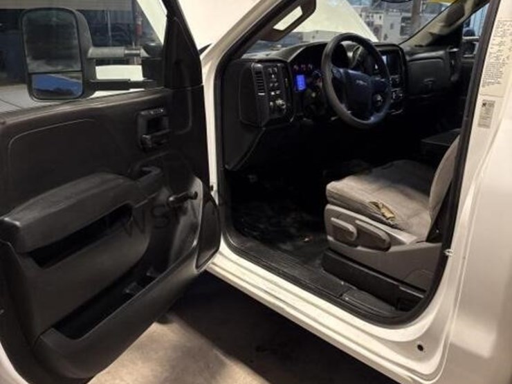 2015-chevrolet-silverado-3500hd-image-27