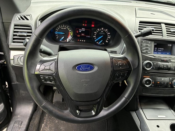2017-ford-explorer-image-13