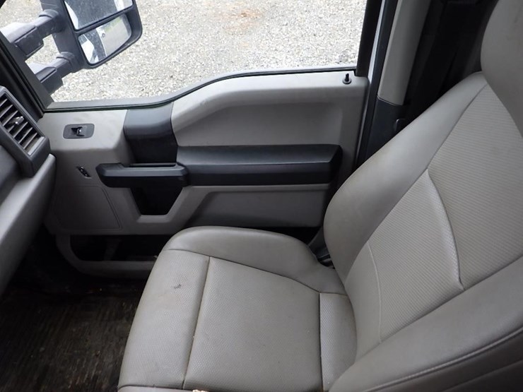2022-ford-f550-image-51