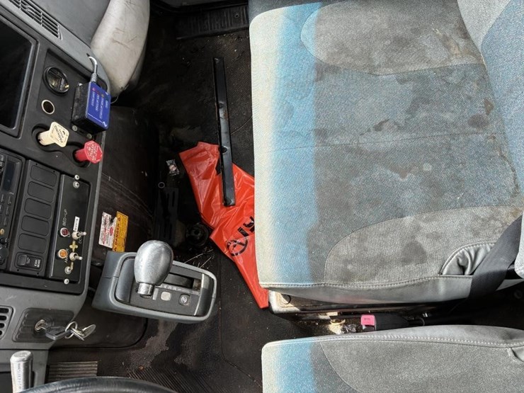 2004-international-durastar-4300-image-16
