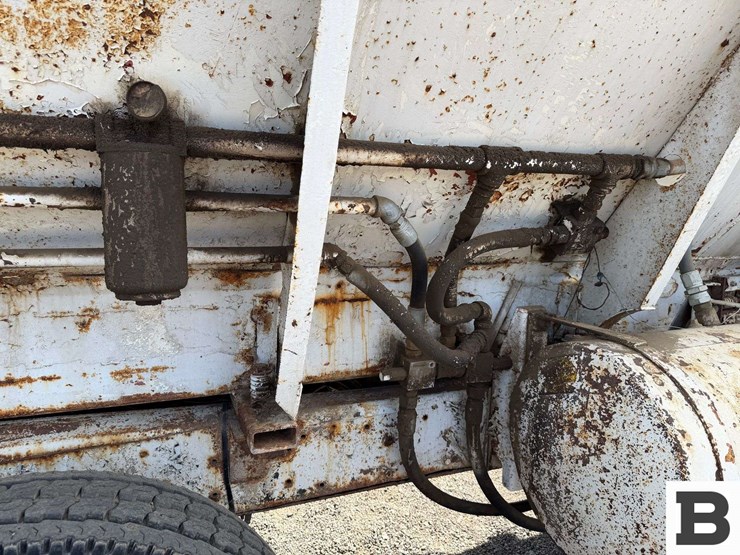 1977-international-fertilizer-truck-image-38